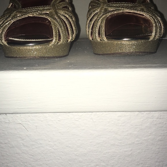 🚨SOLD ELSEWHERE!🚨EUC Nina Gold Glitter Heels - Picture 6 of 6